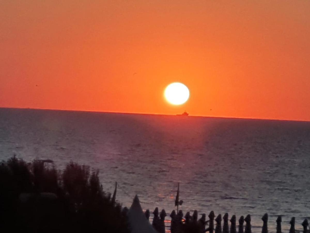 Fratellyvibe Mamaia Leilighet Eksteriør bilde